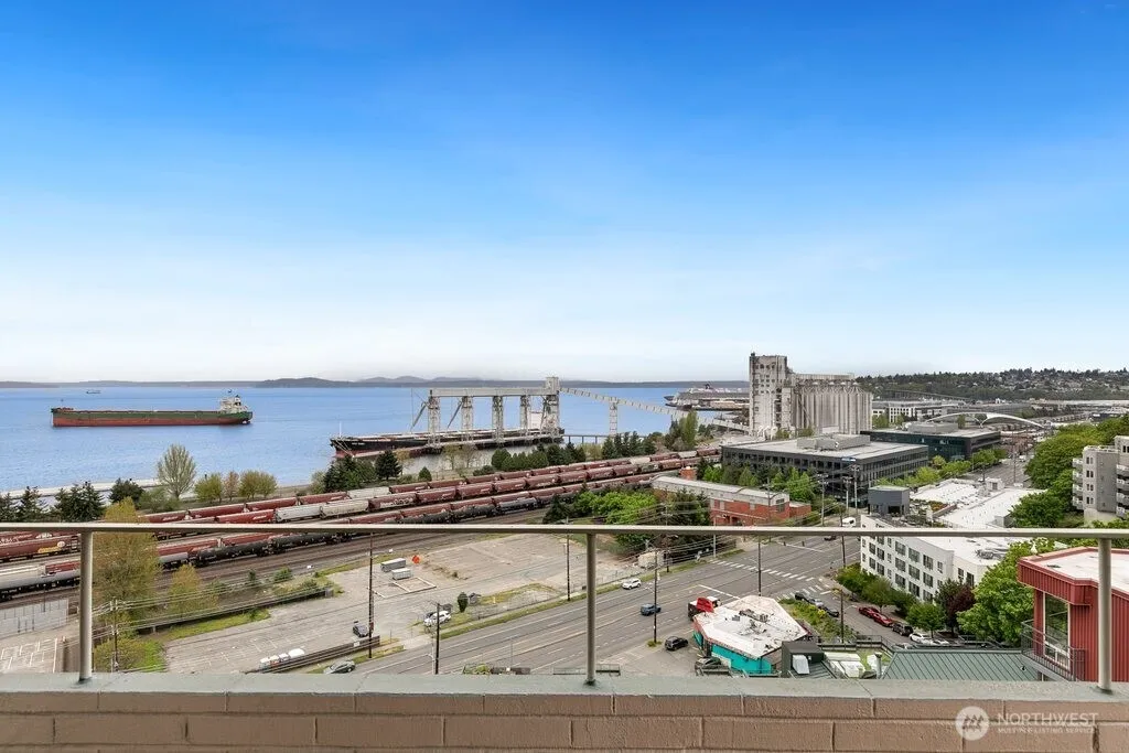 Property photo for 521 5th Avenue W #805, Seattle