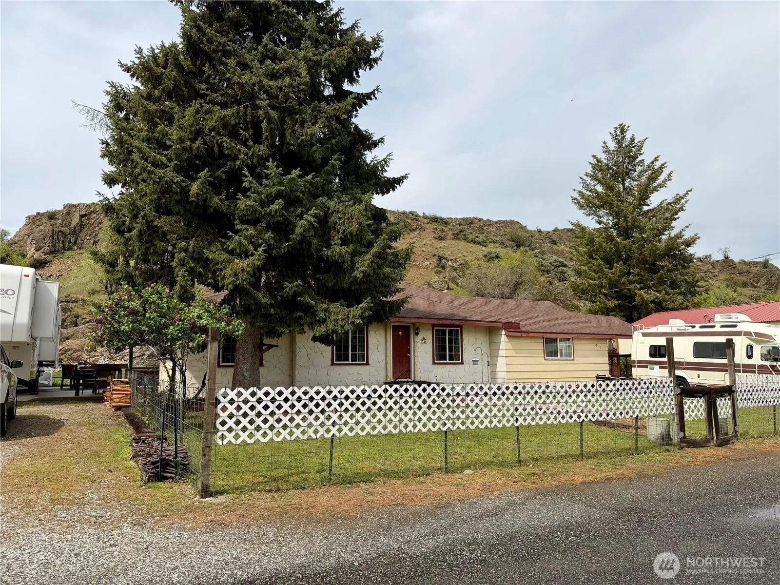 Property photo for 58110 View Place Ne, Grand Coulee