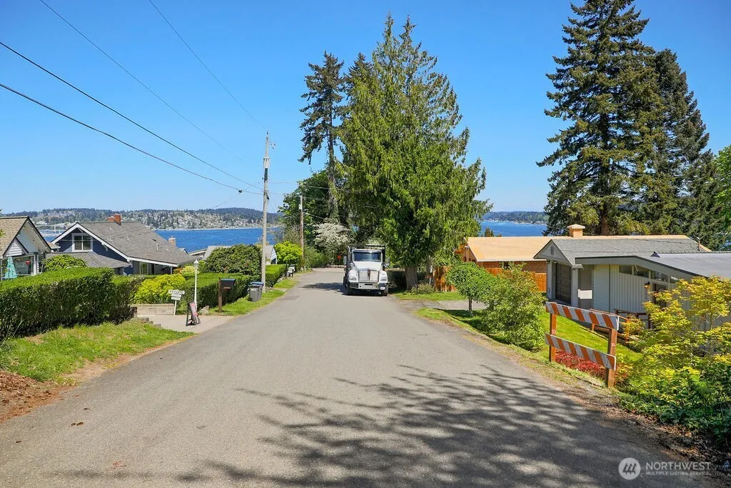 Property photo for 525 Farragut Avenue Ne, Port Orchard photo 2