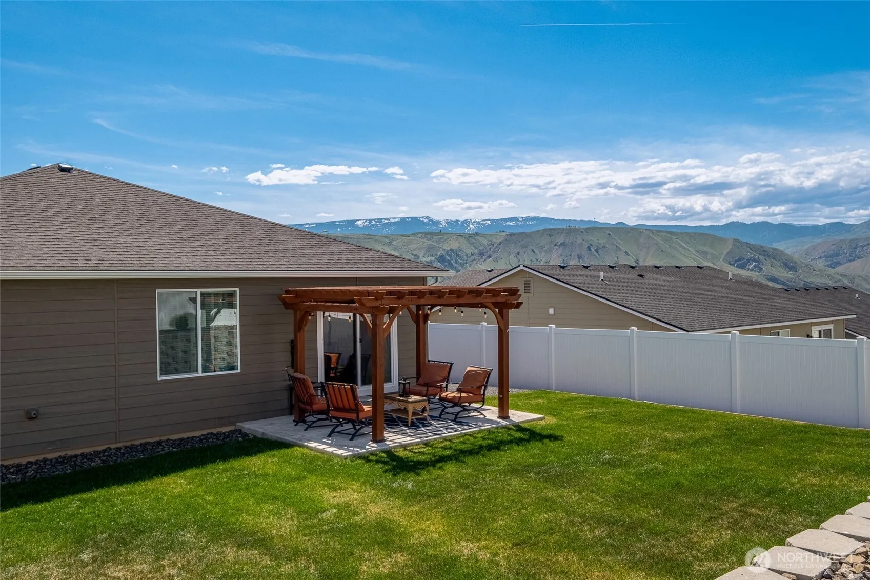 Property photo for 2355 3rd St Se, East Wenatchee