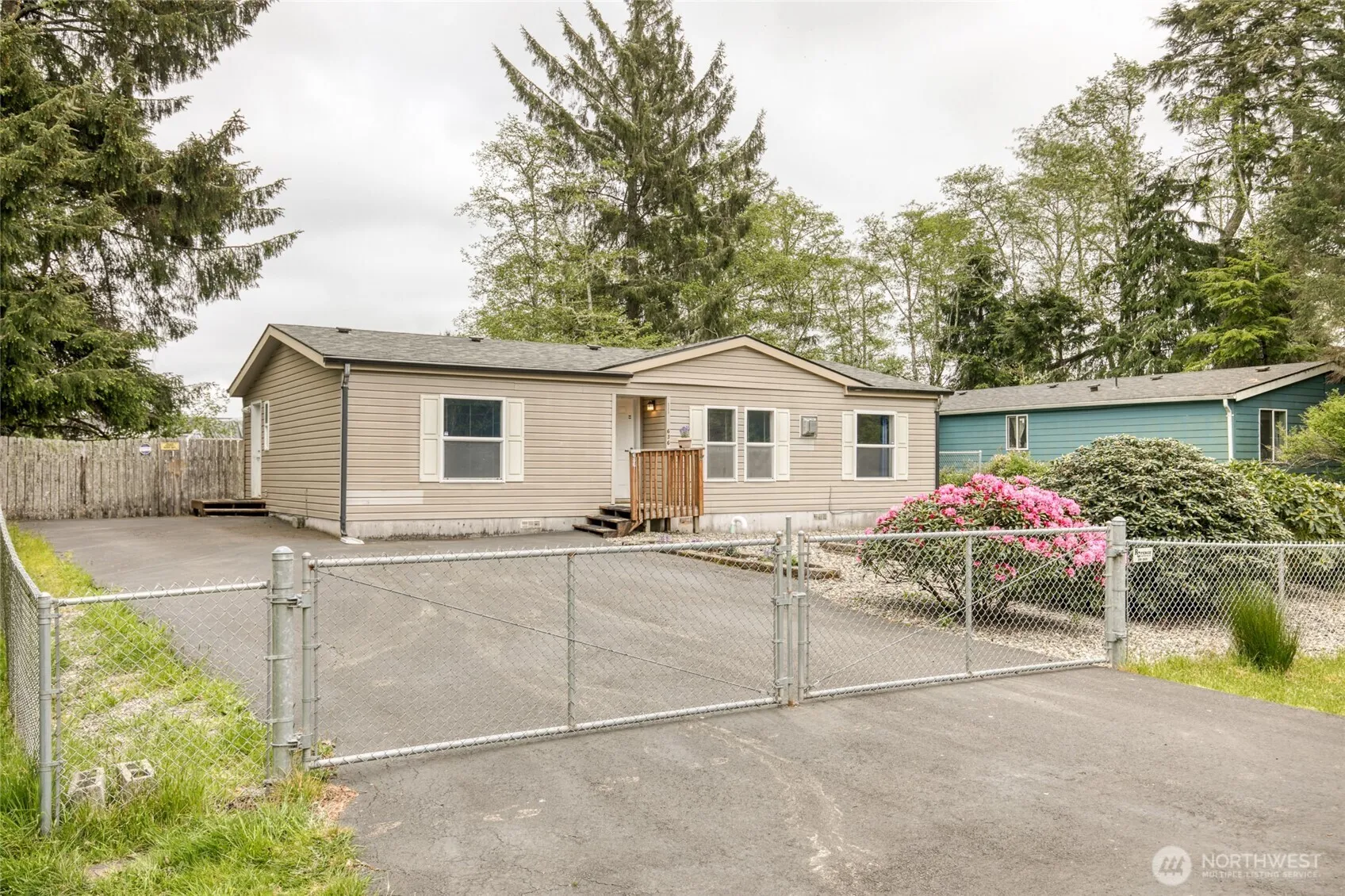 Property photo for 636 Chenois Avenue Ne, Ocean Shores