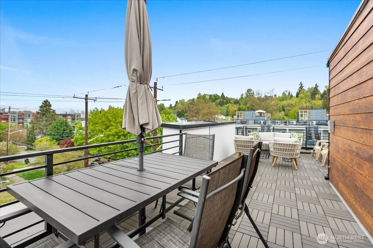 Property photo for 4301 26th Avenue Sw, Seattle photo 4