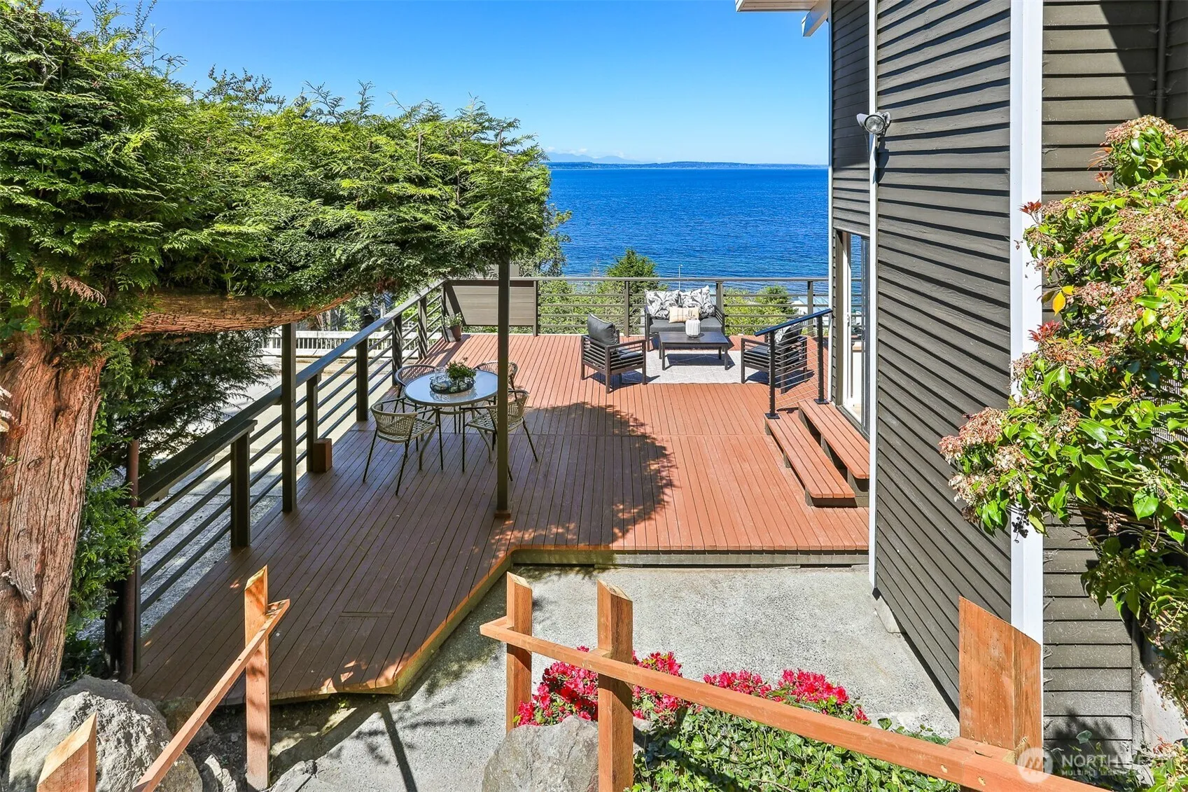 Property photo for 2122 Halleck Avenue Sw, Seattle photo 2