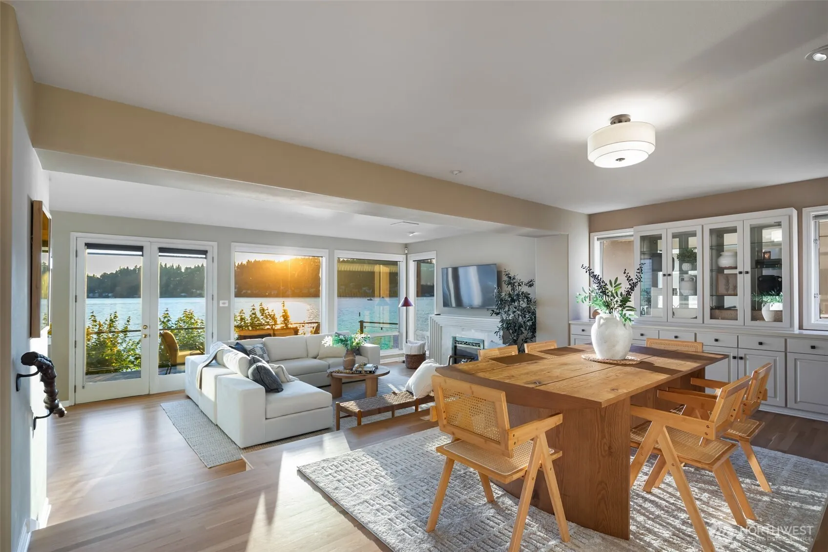 Property photo for 3711 Lake Washington Boulevard N, Renton photo 4