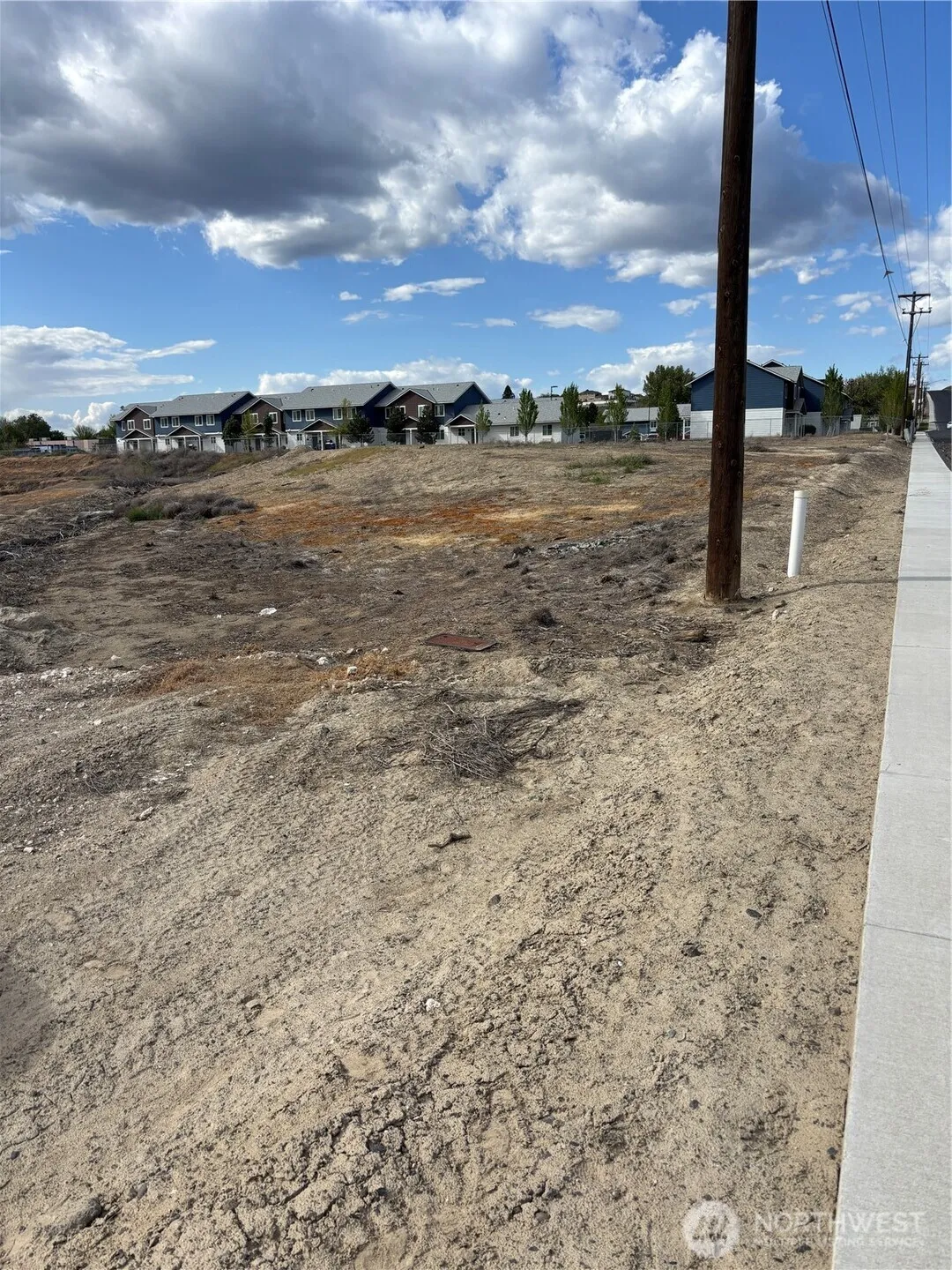 Property photo for 380 N Apple Avenue Ne, Royal City