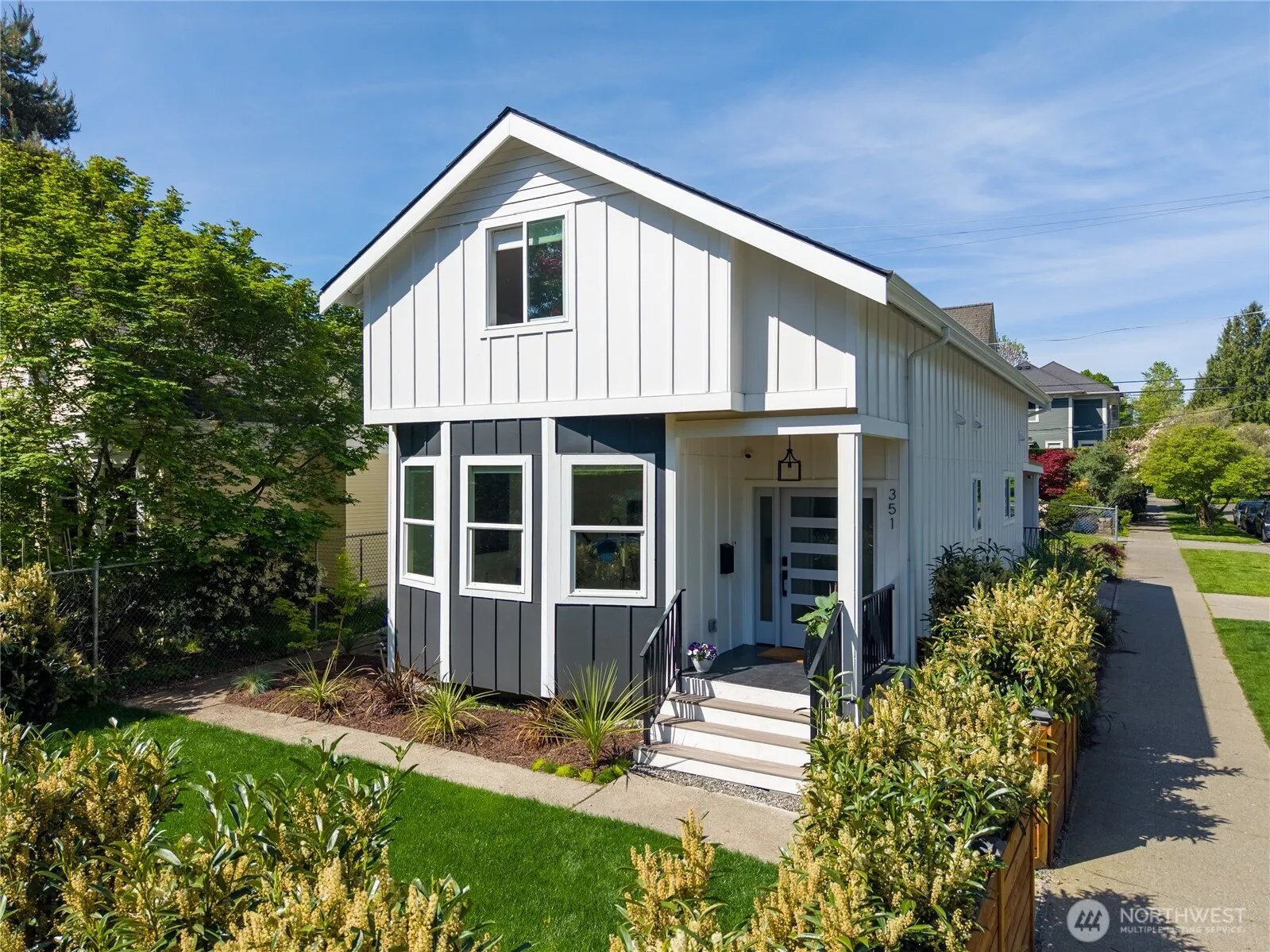 Property photo for 351 17th Avenue E, Seattle photo 2