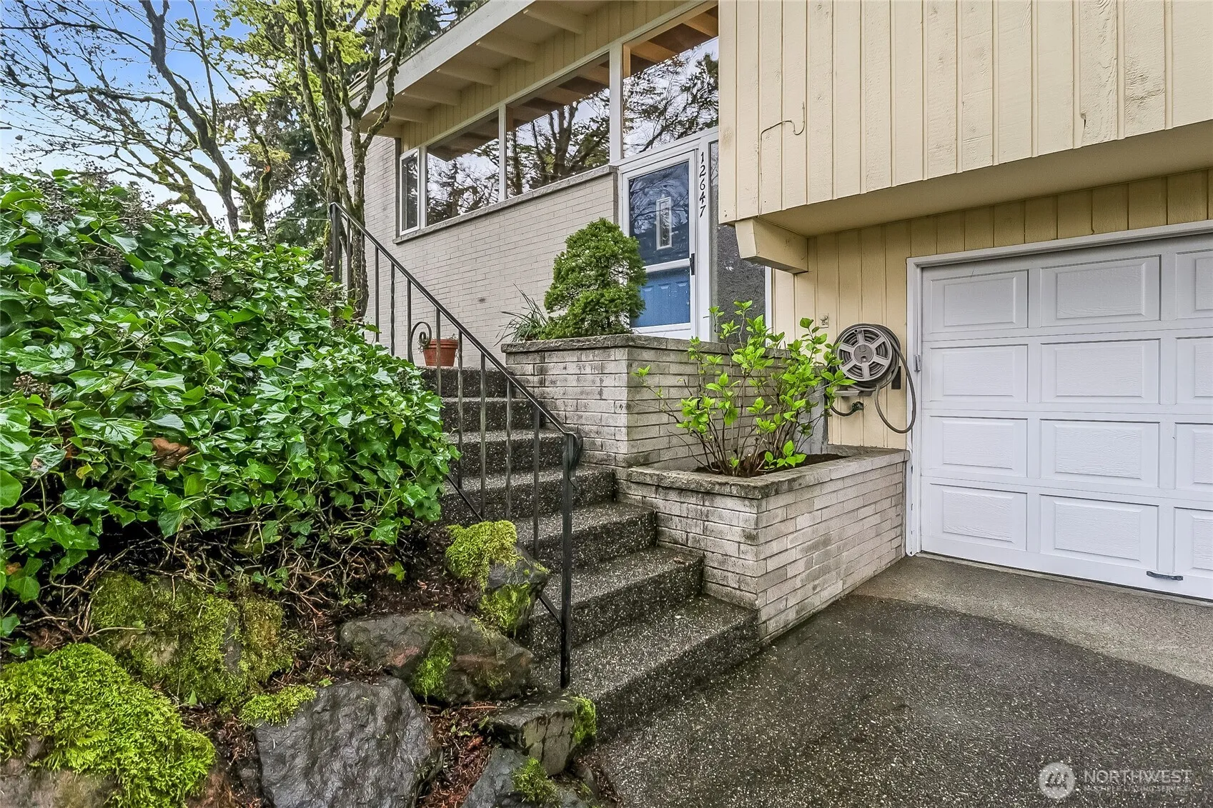 Property photo for 12647 Se 54th Street, Bellevue photo 2