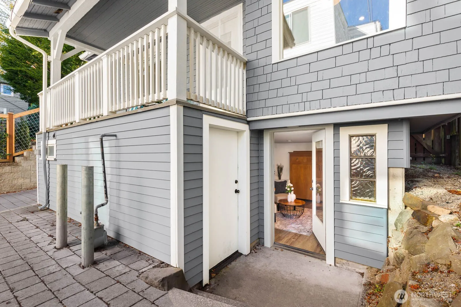 Property photo for 2423 3rd Avenue W, Seattle photo 2