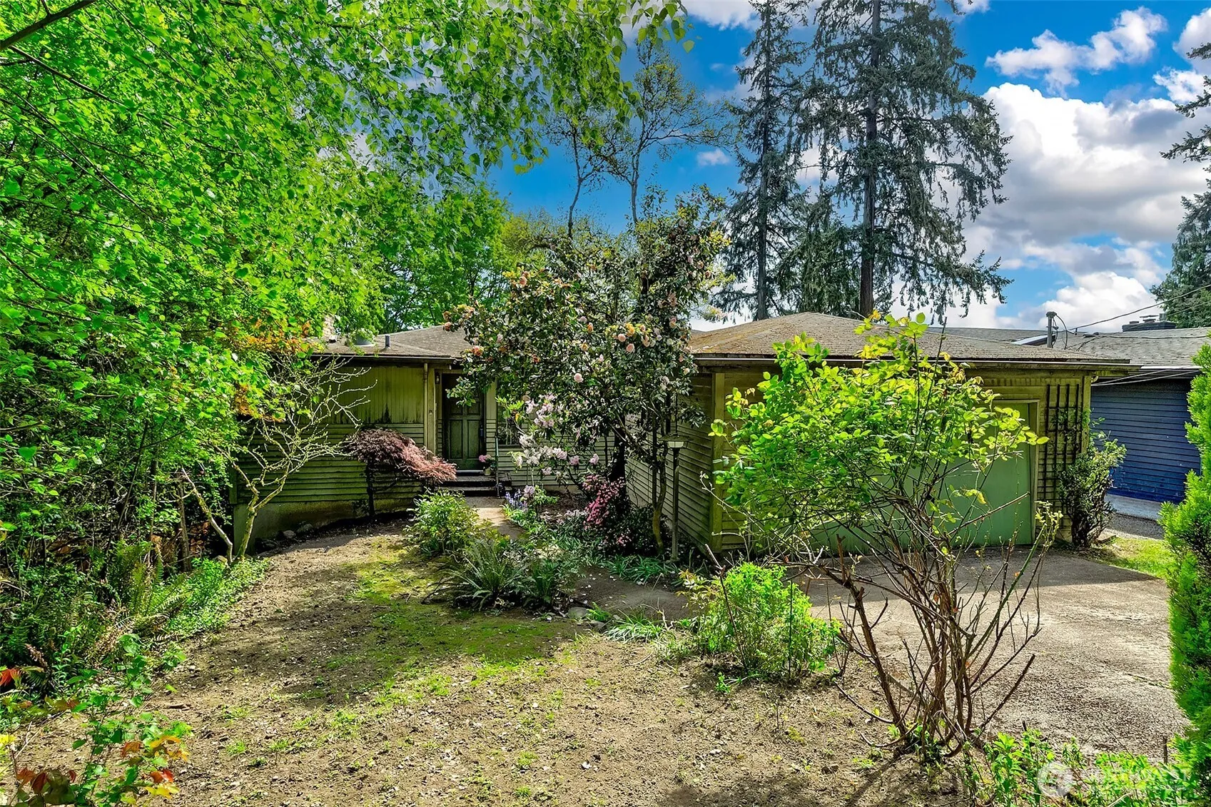 Property photo for 7070 94th Avenue Se, Mercer Island, WA 98040