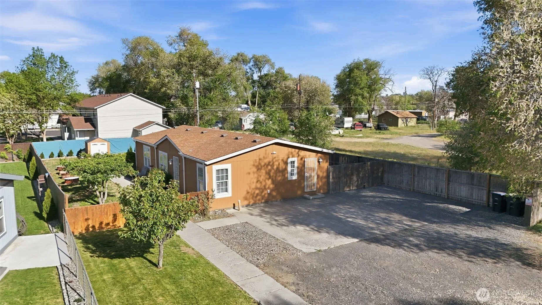 Property photo for 1827 W Bemis Street, Moses Lake