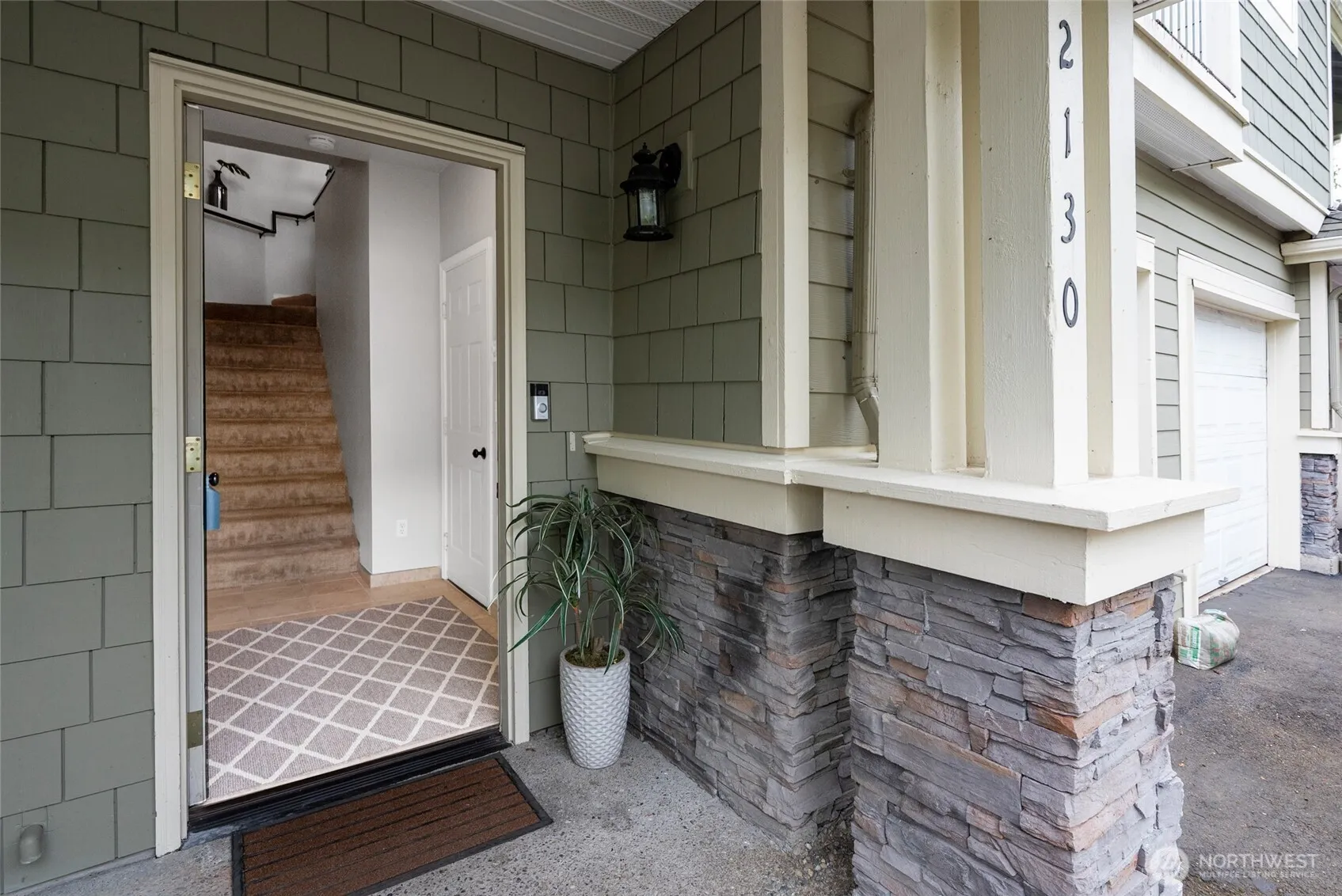 Property photo for 2130 Newport Way Nw #7-4, Issaquah photo 3