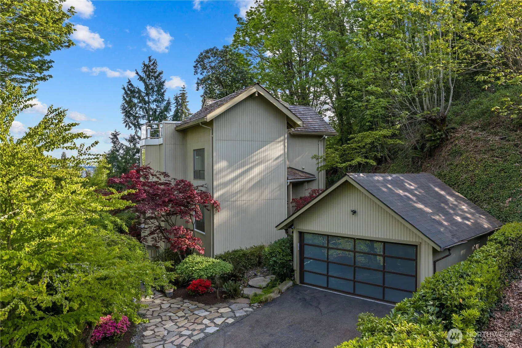Property photo for 4290 Shoreclub Drive, Mercer Island photo 2