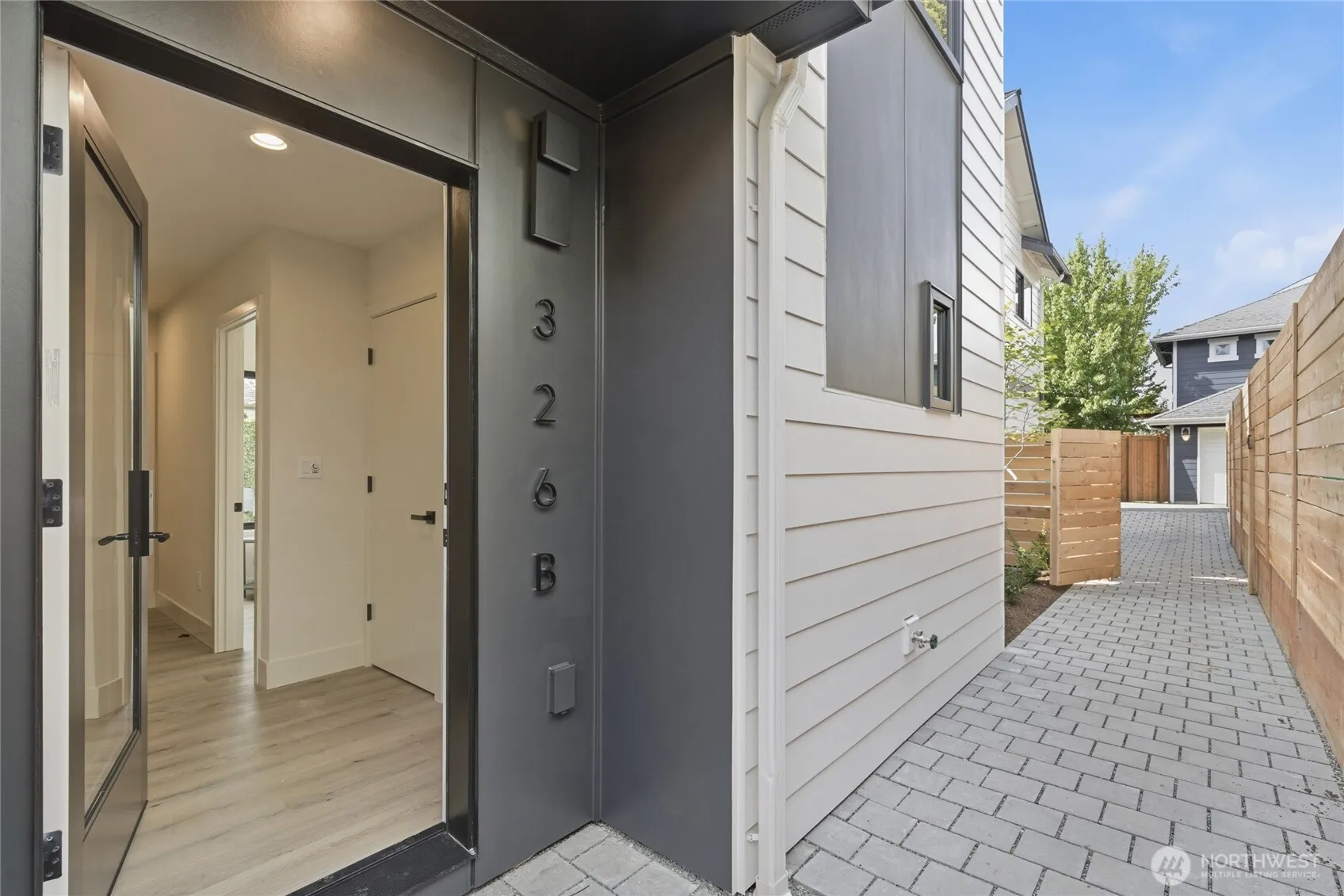 Property photo for 326 Nw 80th Street #b, Seattle photo 2