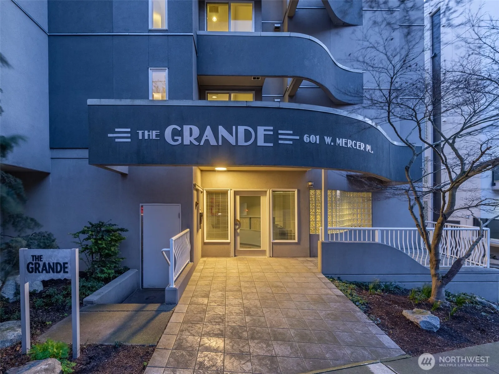 Property photo for 601 W Mercer Place #301, Seattle photo 5