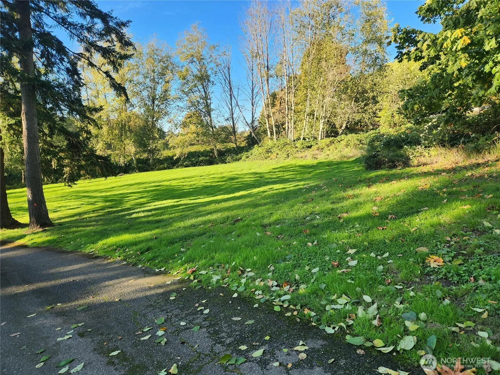 Property photo for 9859 Redmond Woodinville Road Ne, Redmond photo 2