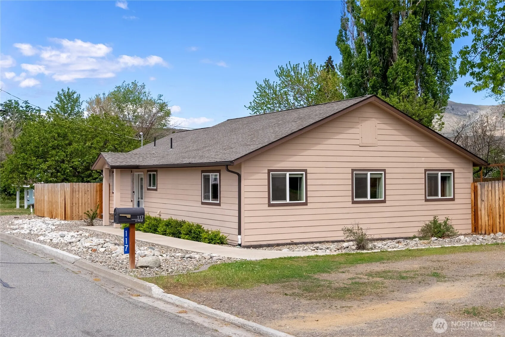 Property photo for 117 E 7th Street, Tonasket photo 4