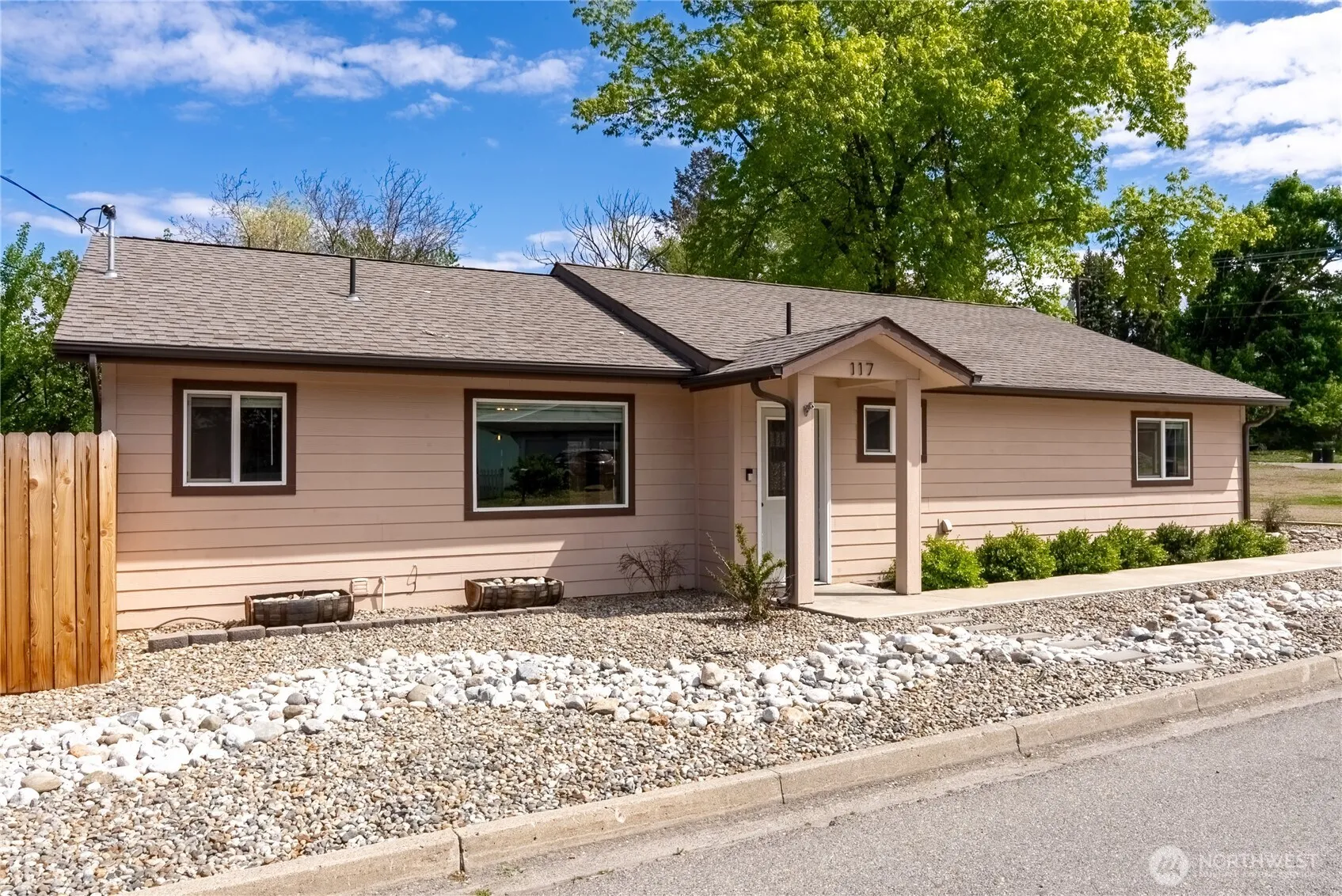 Property photo for 117 E 7th Street, Tonasket photo 3