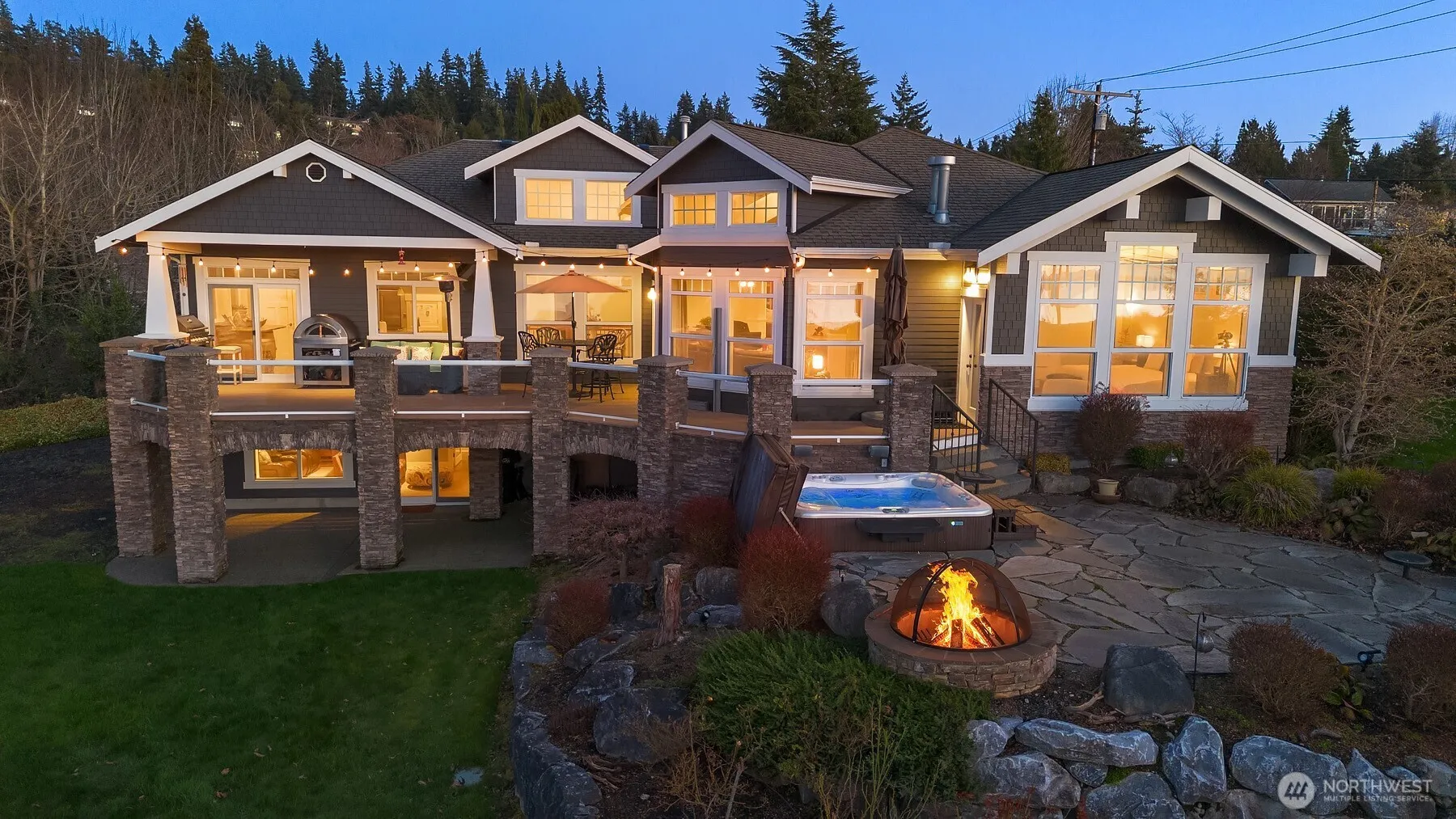 Property photo for 17003 Talbot Road, Edmonds photo 2