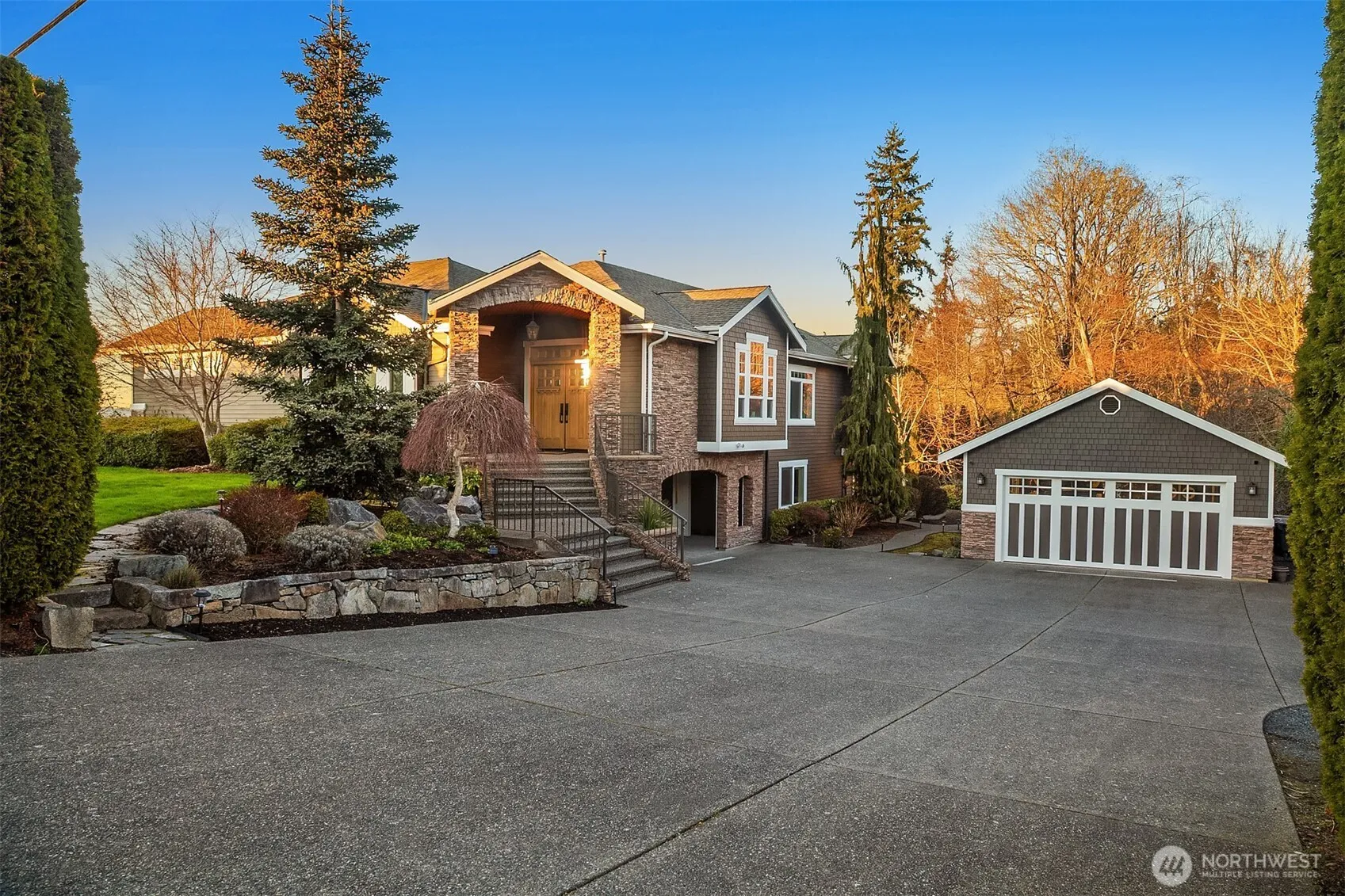 Property photo for 17003 Talbot Road, Edmonds photo 3