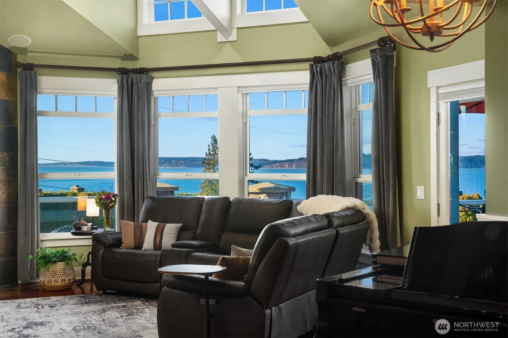 Property photo for 17003 Talbot Road, Edmonds photo 5