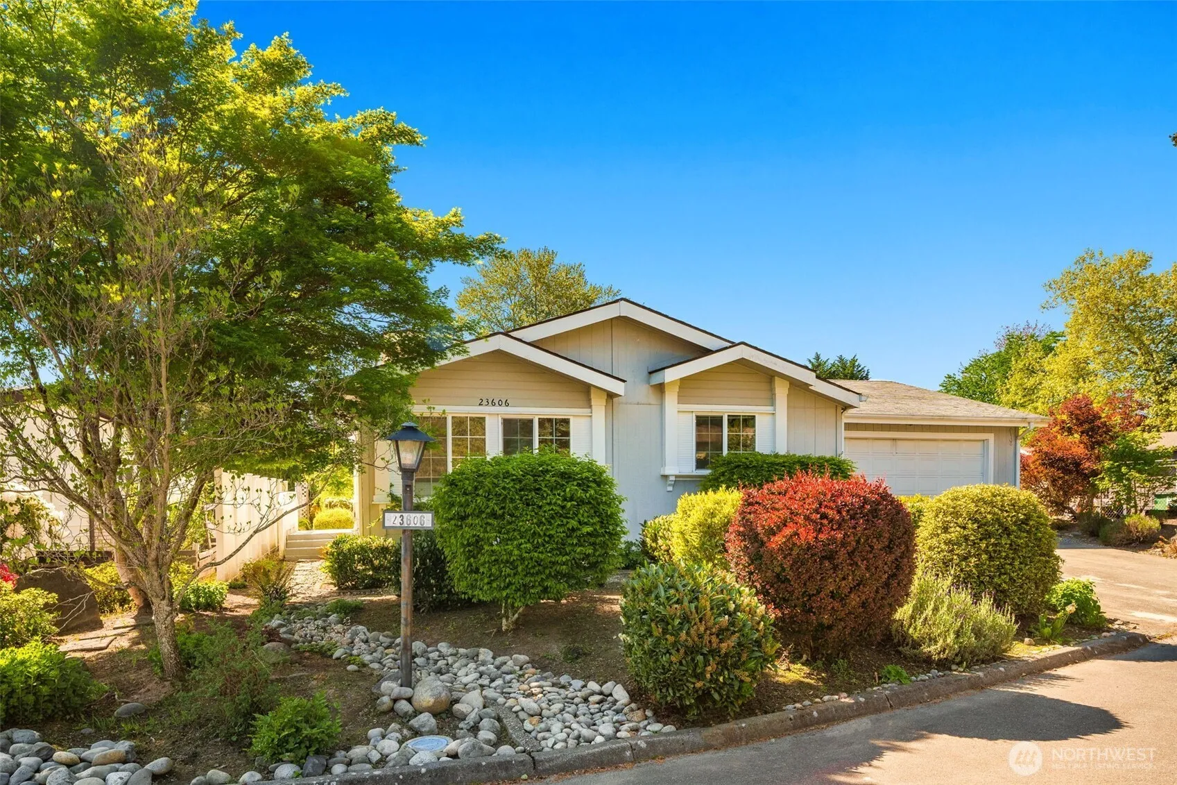 23606 Lake Dr W, Bothell