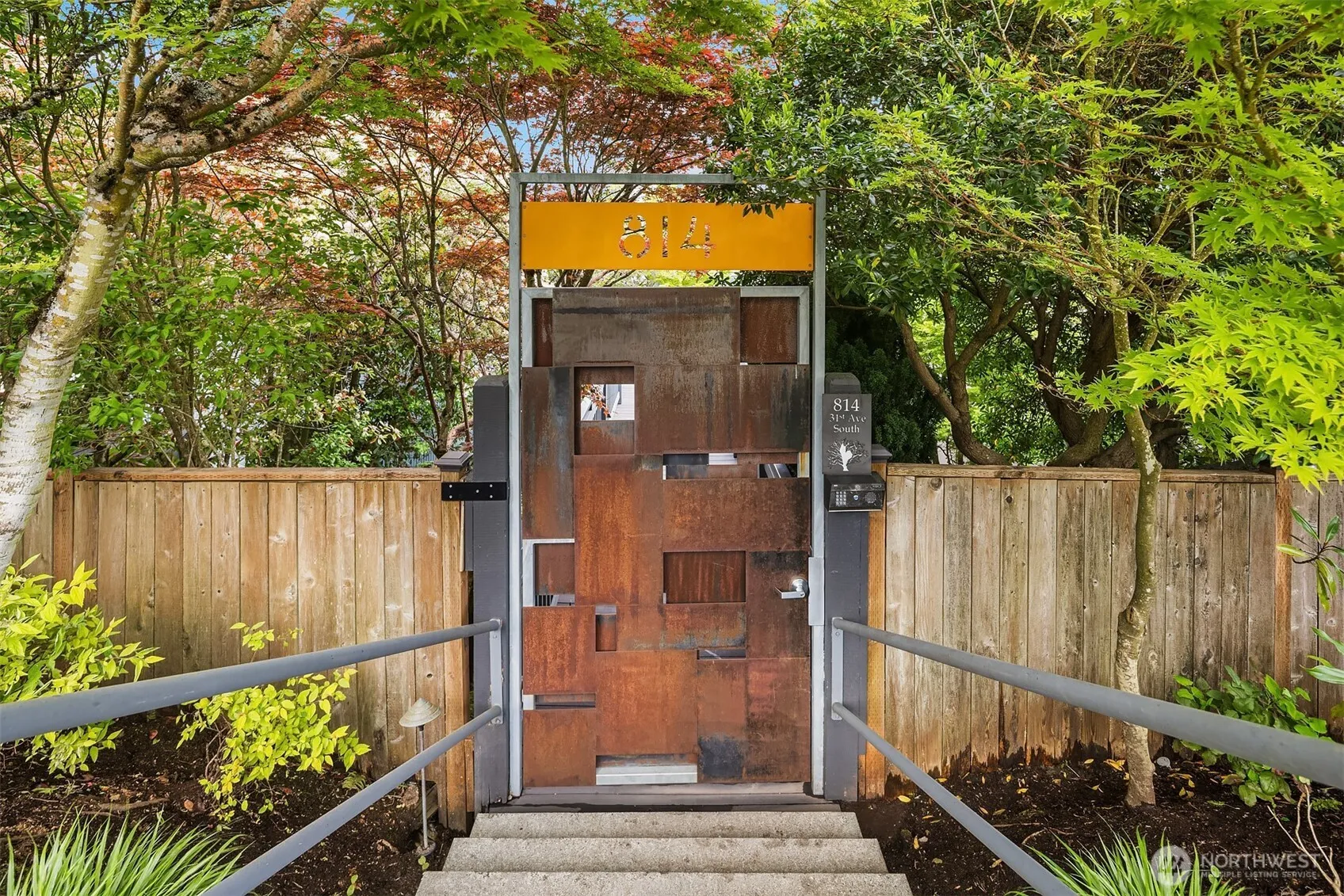 Property photo for 814 31st Avenue S, Seattle photo 2