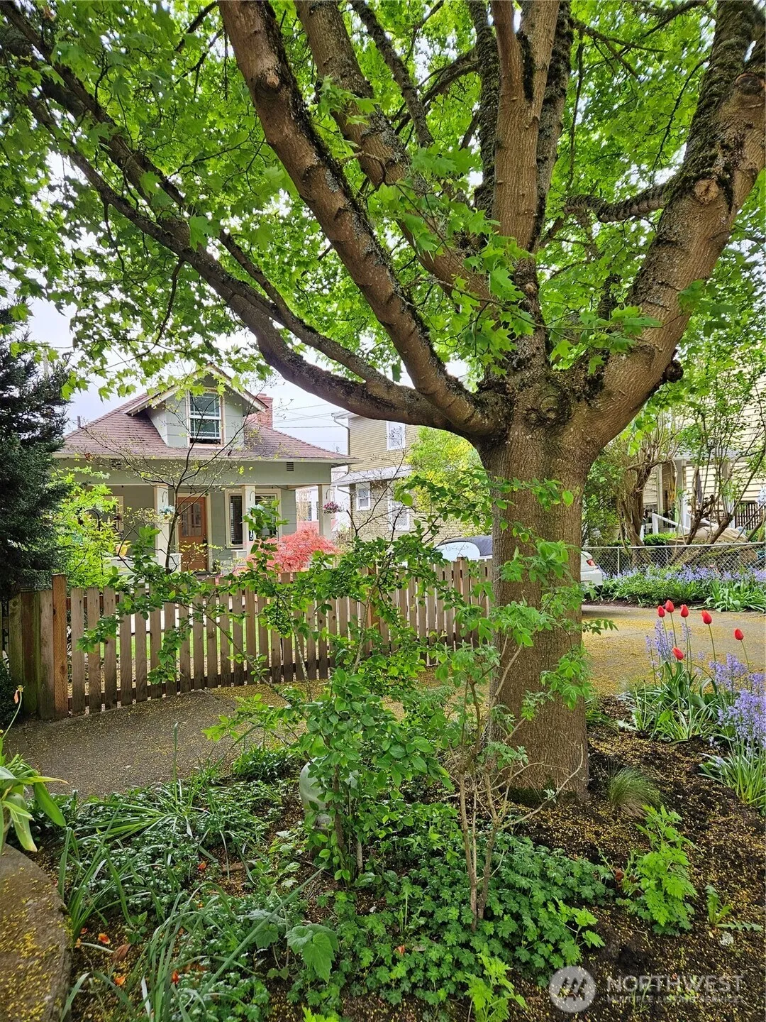 Property photo for 2615 47th Avenue Sw, Seattle photo 2
