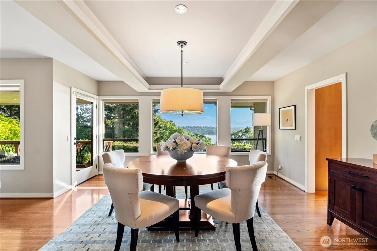 Property photo for 8297 Se 82nd Street, Mercer Island photo 4