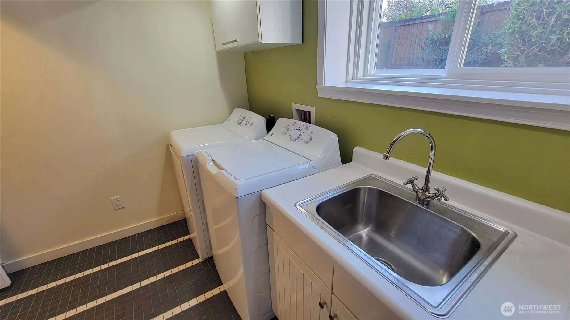 Property photo for 1419 108th Avenue Se, Bellevue photo 5