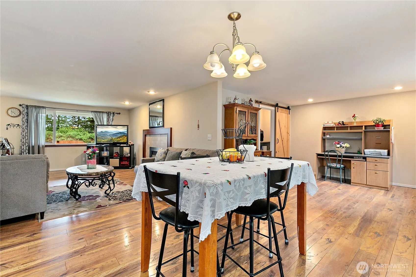 Property photo for 15902 Woodland Avenue E, Puyallup photo 4