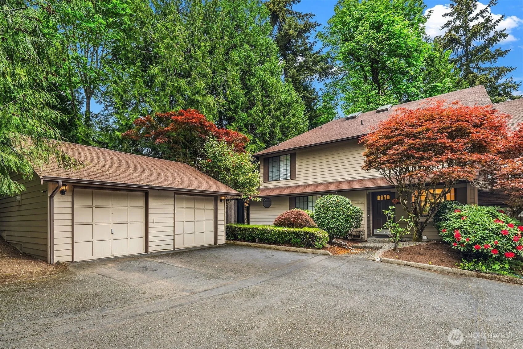 Property photo for 13706 Ne 85th Street, Redmond, WA 98052