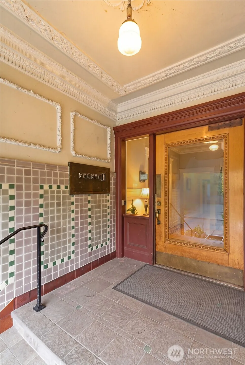 Property photo for 317 18th Avenue E, Seattle photo 5