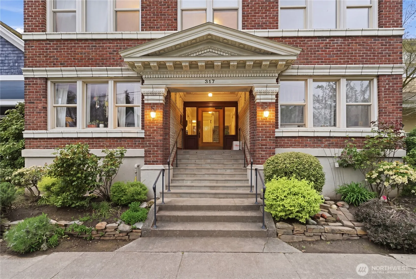 Property photo for 317 18th Avenue E, Seattle photo 3