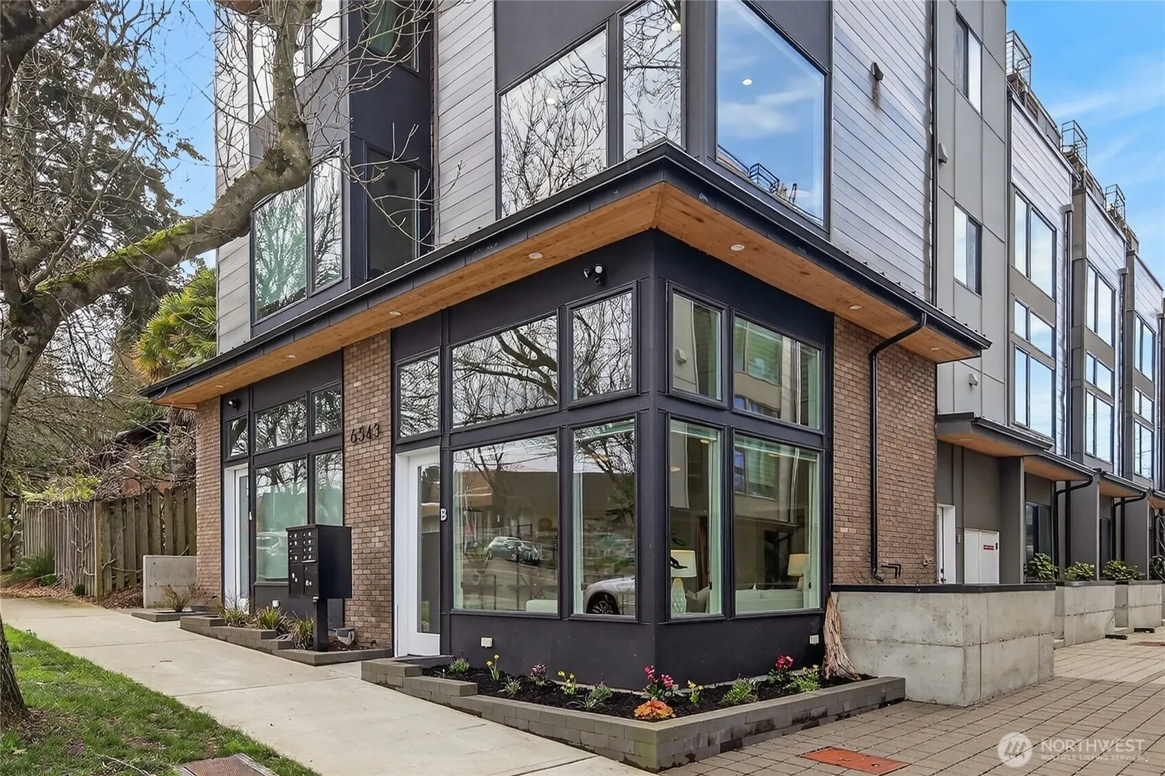 Property photo for 6543 35th Avenue Sw #b, Seattle photo 4