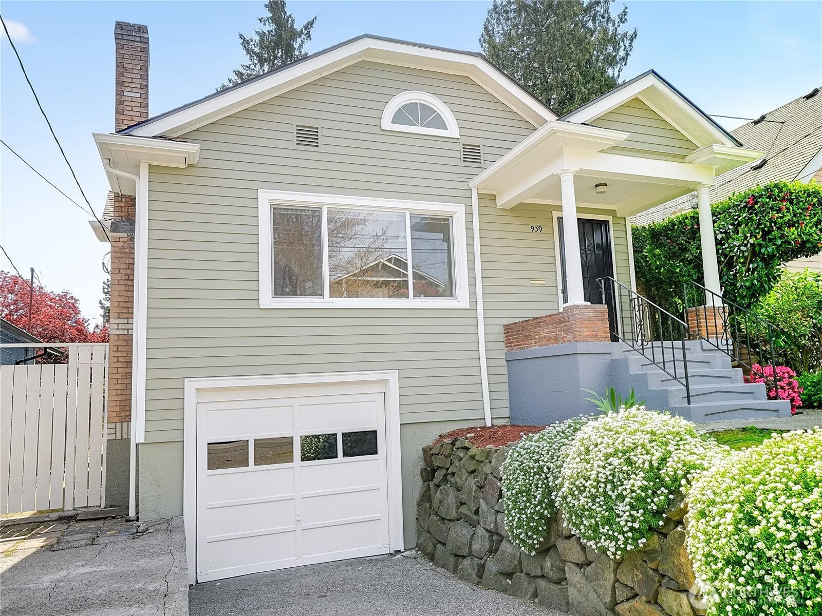 Property photo for 939 N 83rd Street, Seattle photo 2