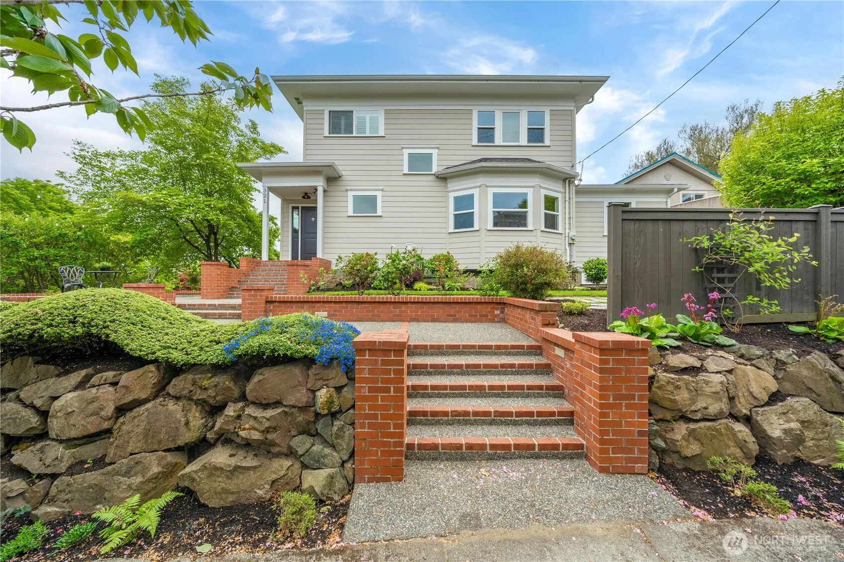 Property photo for 321 Lee Street, Seattle photo 2