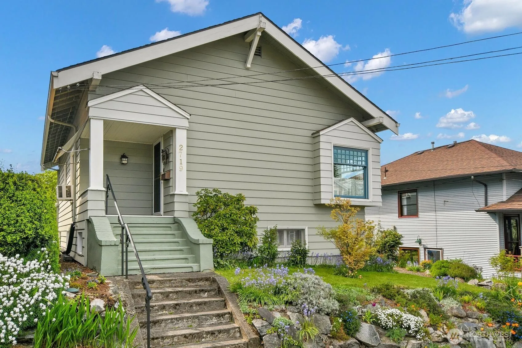 Property photo for 2719 Nob Hill Avenue N, Seattle photo 2