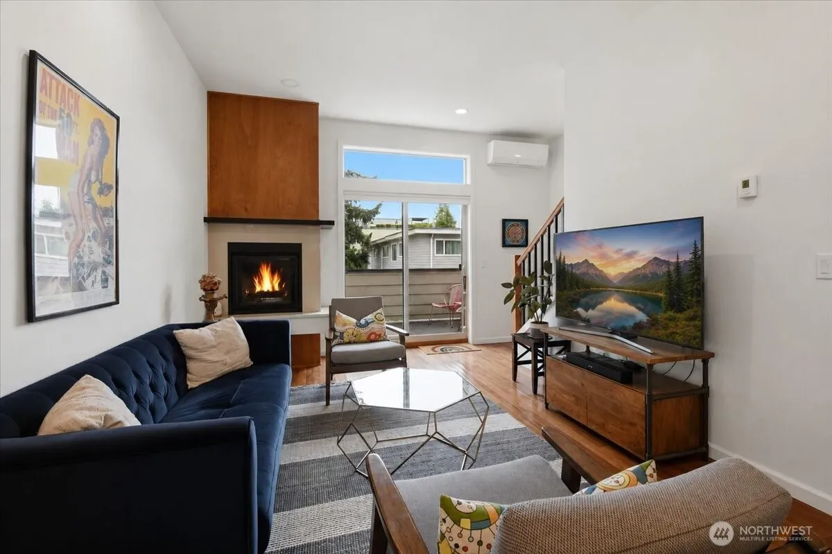 Property photo for 4418 Meridian Avenue N #b, Seattle photo 3
