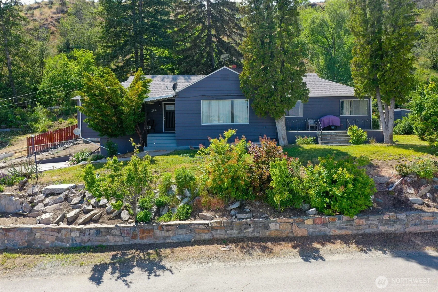 Property photo for 144 Montvu Drive, Omak photo 2