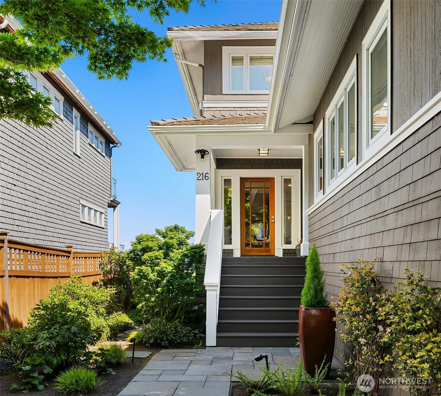Property photo for 216 30th Avenue S, Seattle photo 2