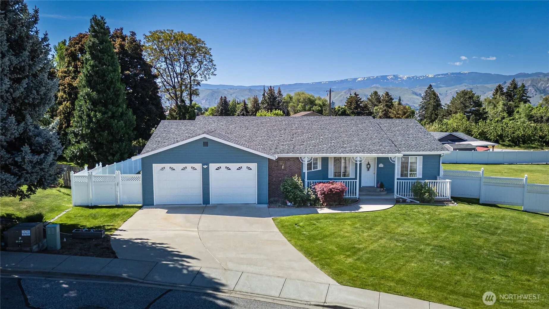 Property photo for 2038 Autumn Drive, East Wenatchee