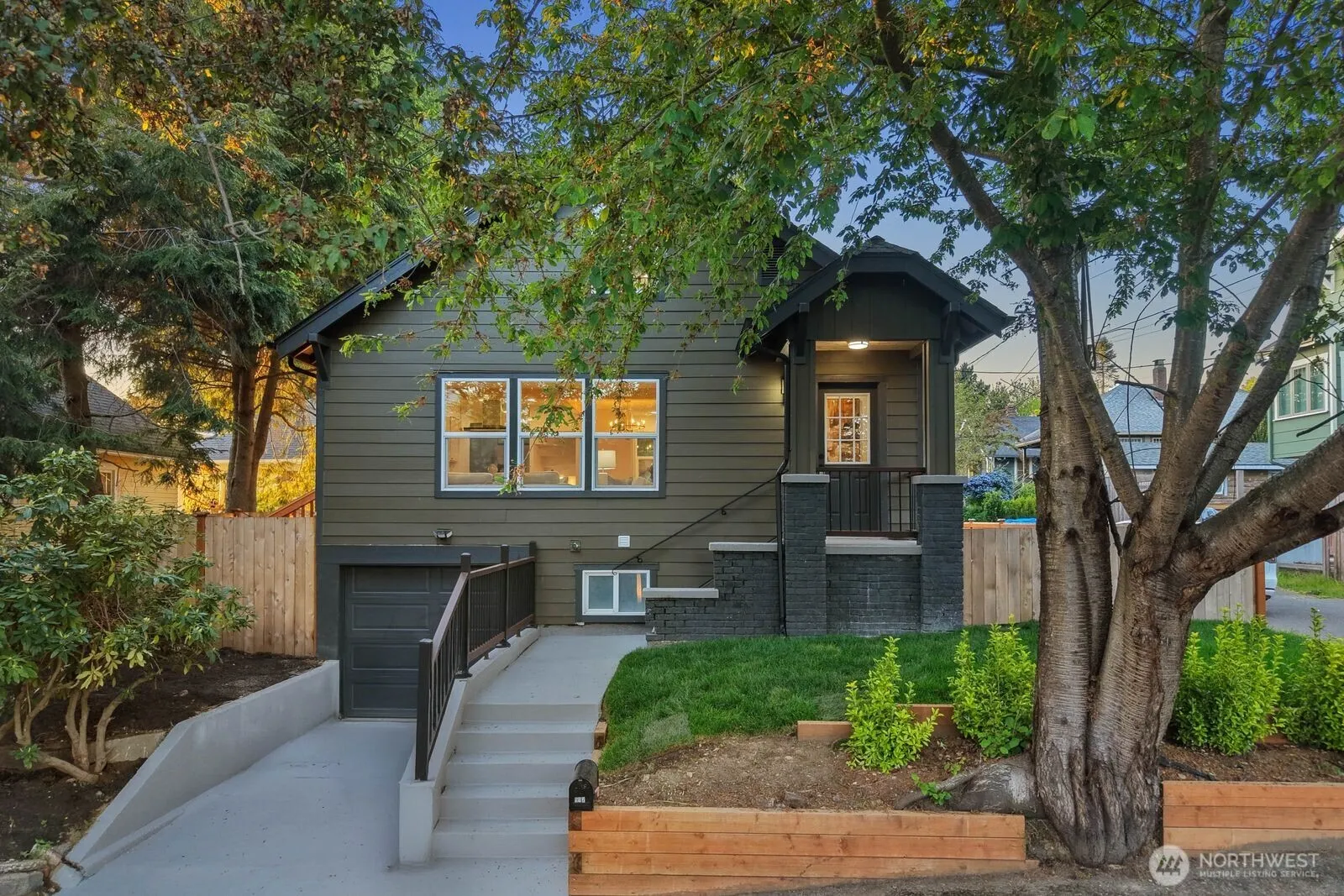 Property photo for 512 Nw 44th Street, Seattle