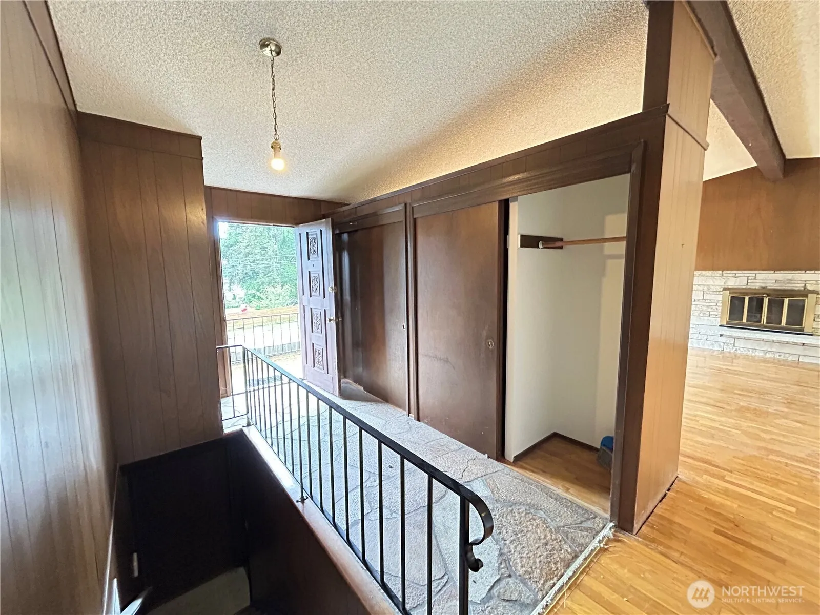 Property photo for 11718 5th Avenue Ne, Seattle photo 3