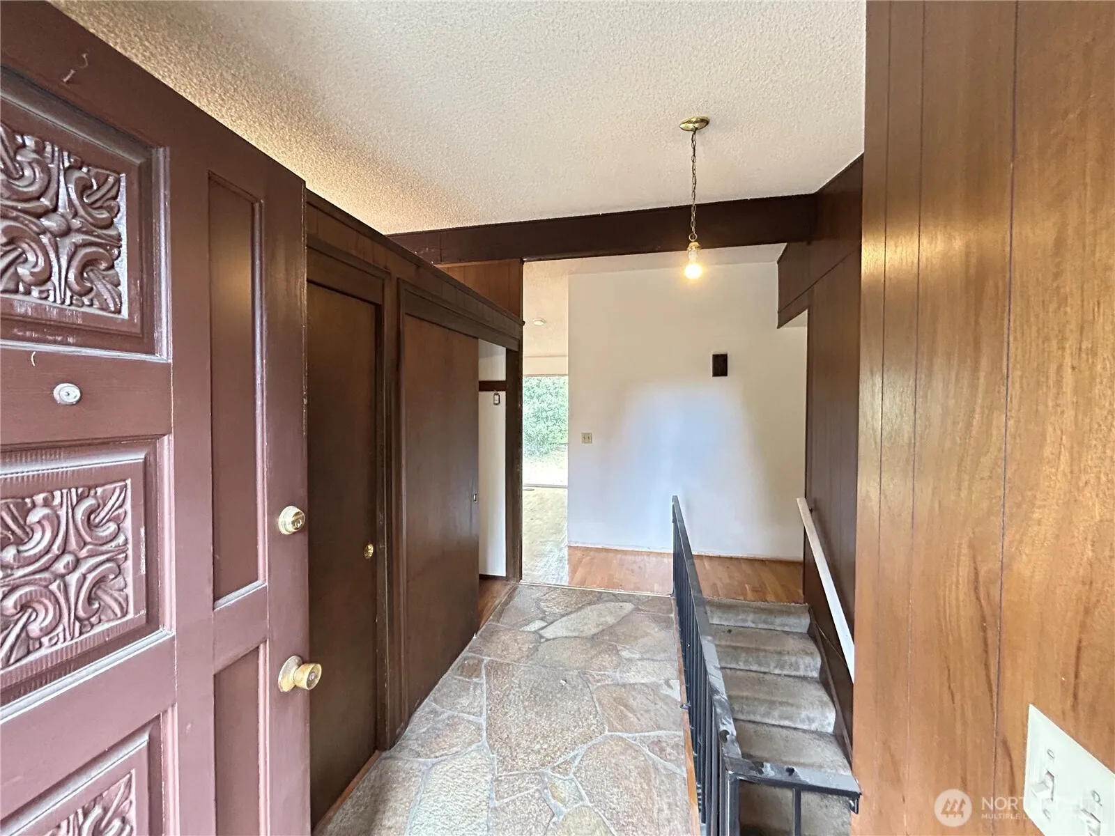 Property photo for 11718 5th Avenue Ne, Seattle photo 4
