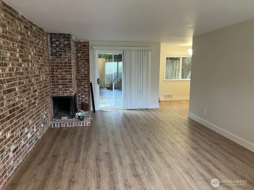 Property photo for 14309 Ne 7th Place #2, Bellevue photo 3