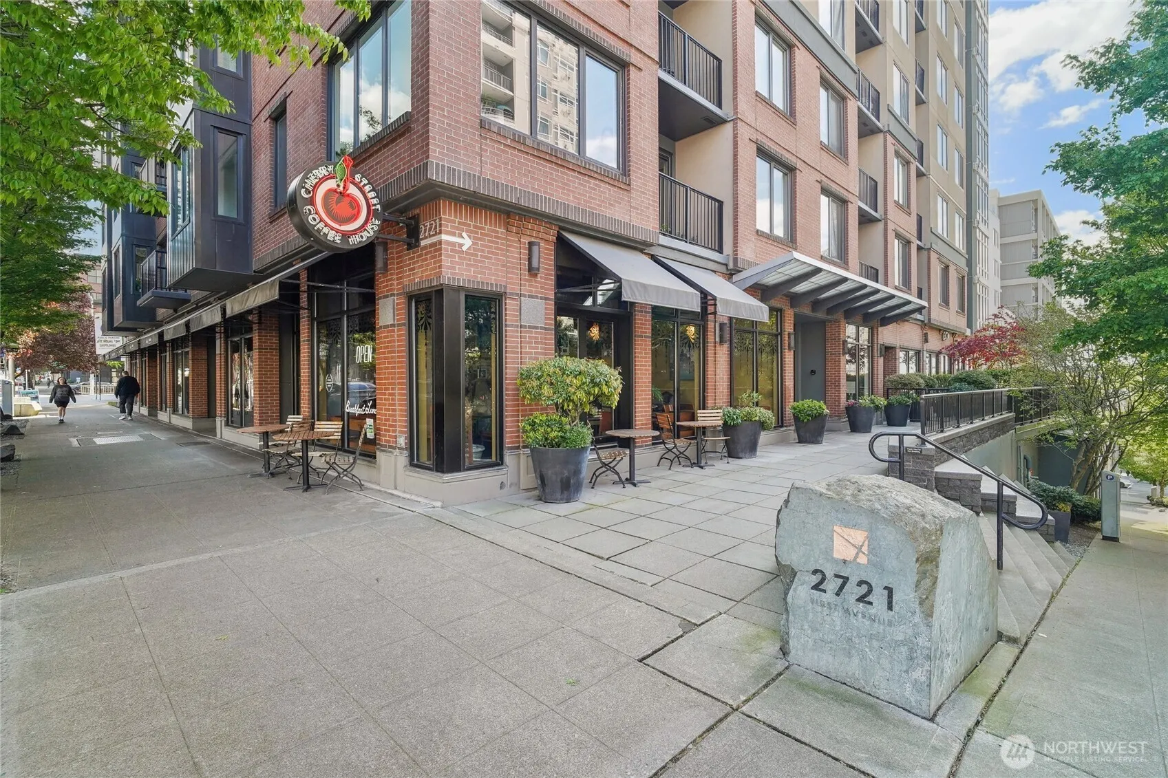Property photo for 2721 1st Avenue #906, Seattle photo 3