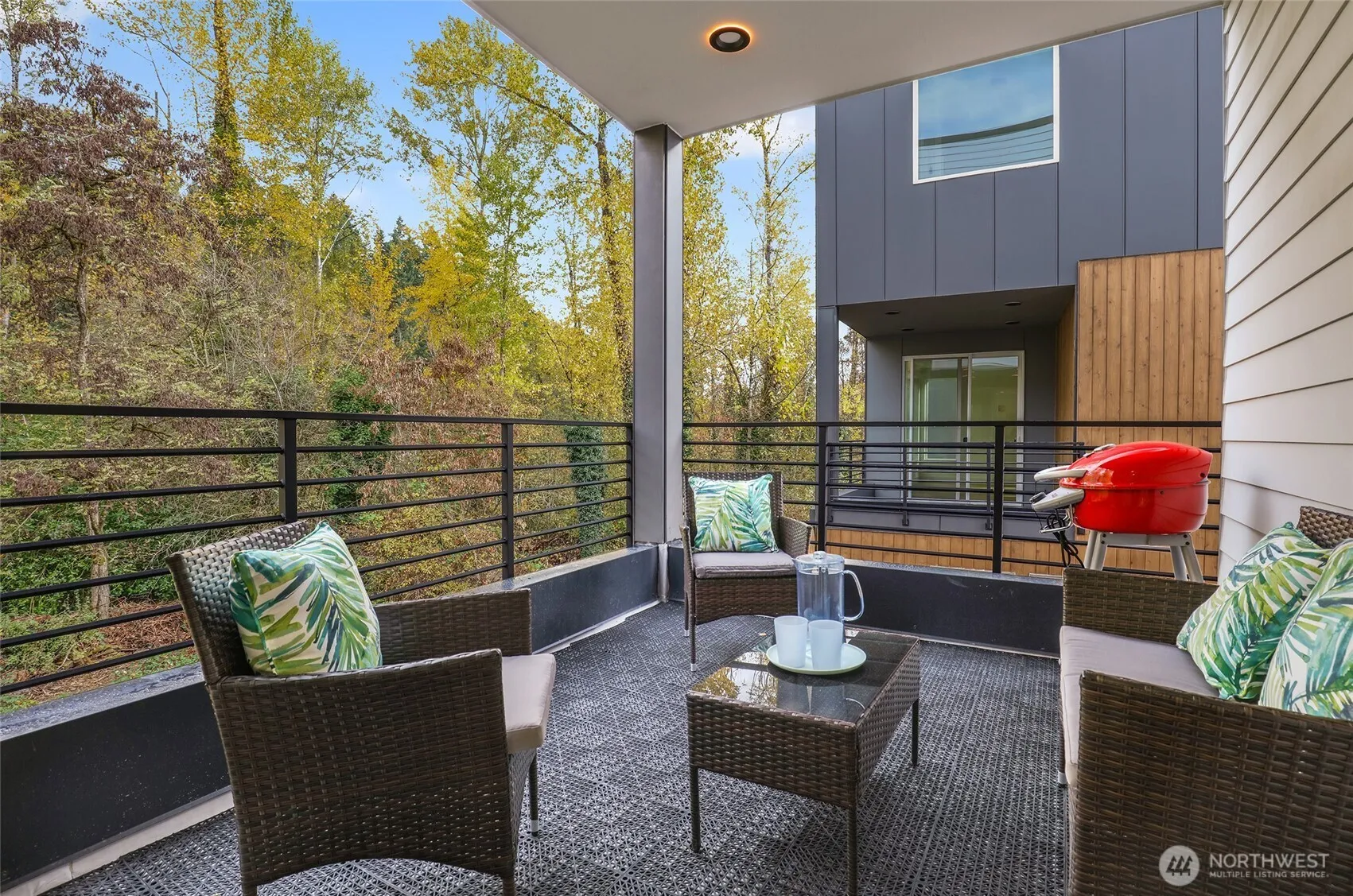 Property photo for 10628 E Riverside Dr, Bothell