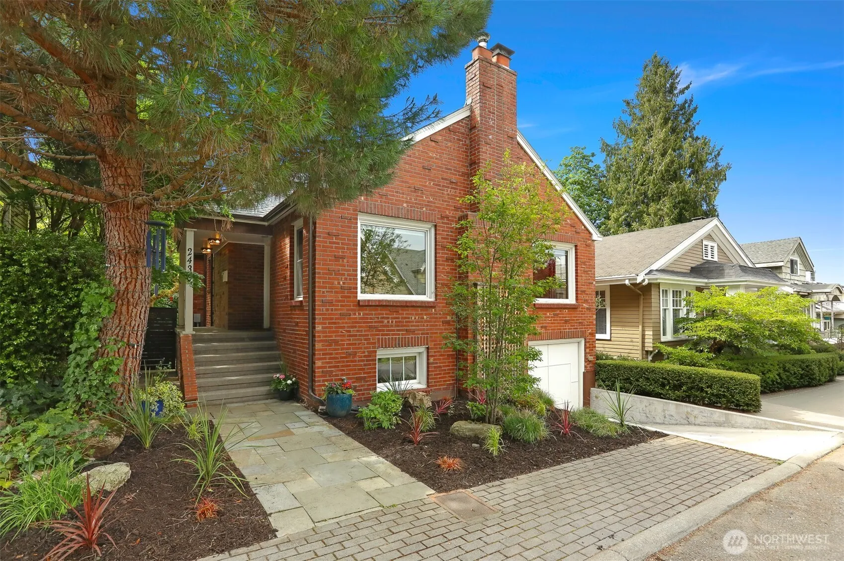 Property photo for 2430 Lorentz Place N, Seattle photo 2