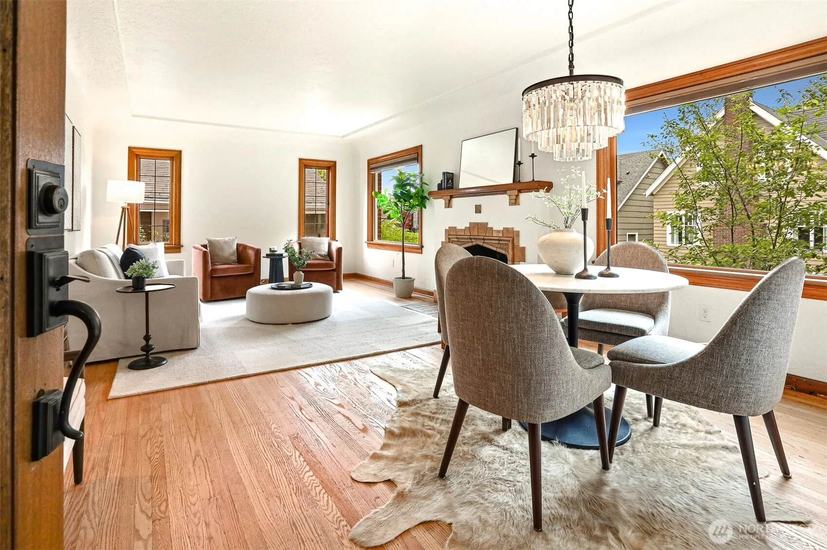 Property photo for 2430 Lorentz Place N, Seattle photo 4