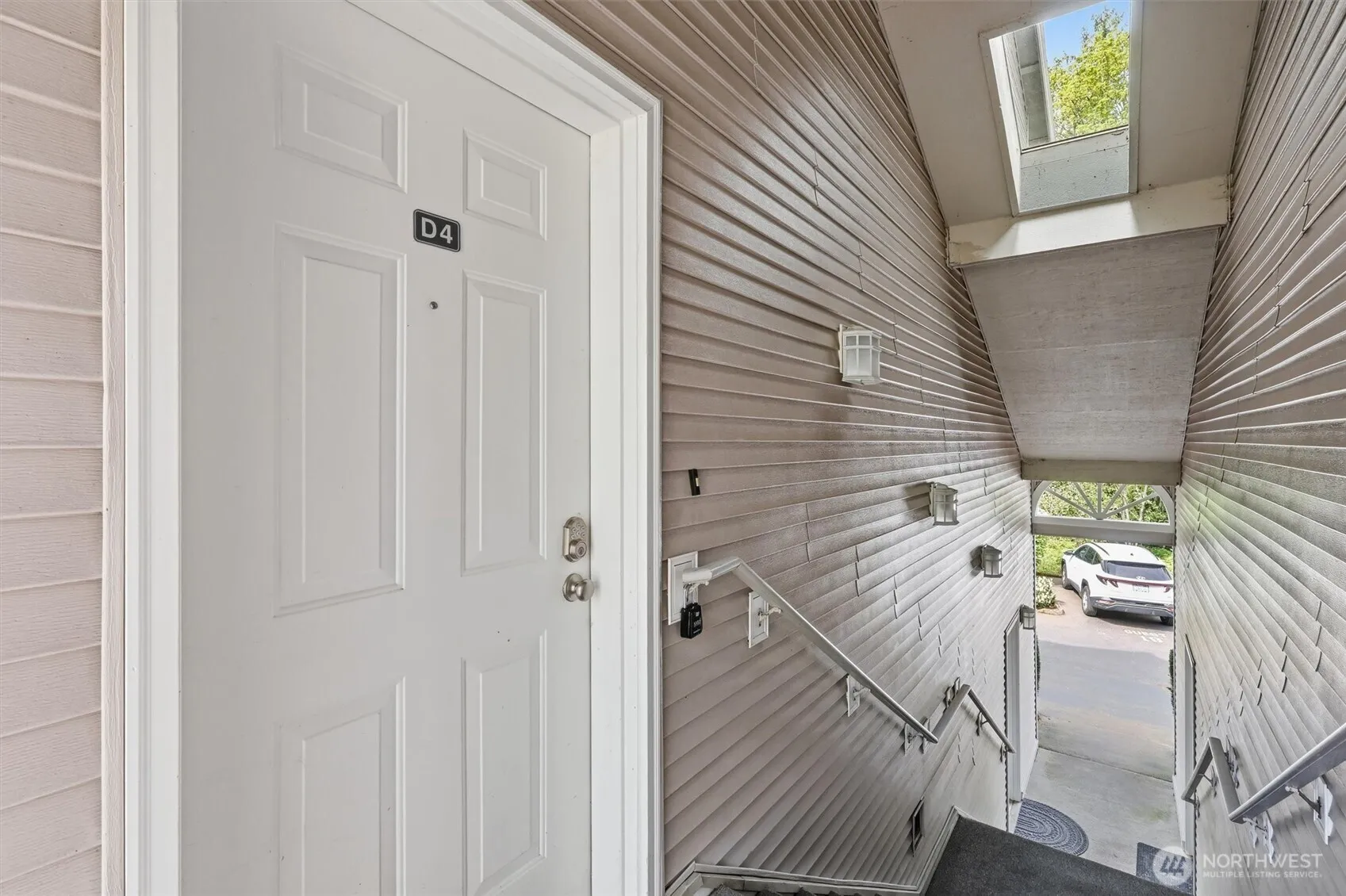 Property photo for 601 12th Avenue Nw #d4, Issaquah photo 3